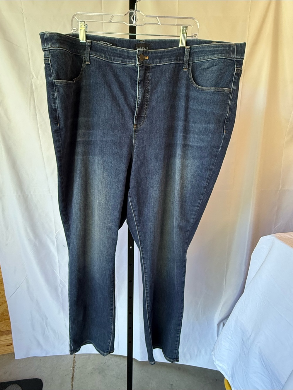 Talbots women’s 24W sculpt straight leg Jean 30” inseam medium wash